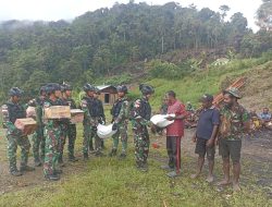 Sebagai Wujud Rasa Belasungkawa, Satgas Yonif RK 115/ML Hadir Berikan Bantuan Kepada Warga Yang Berduka