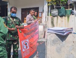 Peduli Lingkungan, Babinsa Kelurahan Jagalan Bersama Bhabinkamtibmas Pasang Spanduk Larangan Buang Sampah di Sungai Mbah Sonto