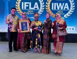 Seven Media Asia Memberikan Penghargaan Inovator Perubahan Pendidikan Kepada Kepsek SMAN 3 Lubuk Basung