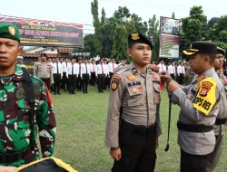 Kapolres Kampar Pimpin Apel Gelar Pasukan Ops Mantap Brata Lancang Kuning 2023- 2024