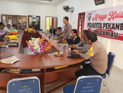 Polsek Rumbai Laksanakan Kegiatan Minggu Kasih di Gereja HKBP Dame