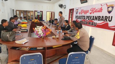 Polsek Rumbai Laksanakan Kegiatan Minggu Kasih di Gereja HKBP Dame