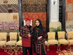 Pj Gubernur Andap Budi Promosikan Tenun Khas Sutra di Istana