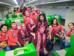 Naik Whoosh, Ibu Iriana: Tidak Terasa 27 Menit Sampai Bandung