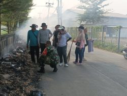 Babinsa Sasar Program Padat Karya Berjibaku Bersama Warga Perbaiki Lingkungan