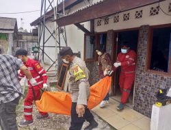 Pihak Kepolisian Gelar Olah TKP di Temukannya Jasad Pria di Dalam Kontrakan