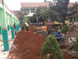 Ngaku Mantan Wartawan Media Televisi Nasional, Nisa: Merasa Terganggu dengan Adanya Kedatangan Wartawan Setiap Hari di Proyek Revitalisasi SMPN 01 Gunung Putri