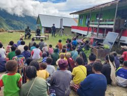 Dandim 1715/Yahukimo Disambut Hangat, TNI Hadir Masyarakat Kiwirok Senang