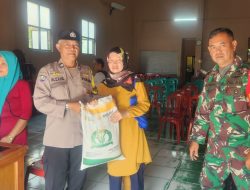 Sinergitas TNI – Polri Wilayah Hukum Polsek Cwi (Ciawi) Monitoring Wilayah Membantu Pengamanan Pendistribusian Bantuan Pangan Nasional Diwilayah Binaan