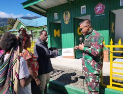 Tingkatkan Taraf Hidup Warga Intan Jaya, Satgas Yonif 330 Resmikan Fasilitas MCK Program TNI Manunggal Air
