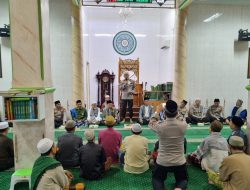 Dirbinmas Polda Metro Sholat Subuh Keliling di Masjid Jami Al Faizin Pademangan Jakut
