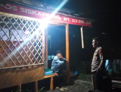 Bhabinkamtibmas Wilayah Hukum Polsek CSR (CISARUA) Giat Cek Pos Kamling Hadir Di Tengah Masyarakat Demi Menciptakan Situasi Yang Kondusif Dan Cegah TPPO