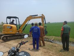 Bantu Pertanian Babinsa Terjun Bantu Normalisasi Saluran Irigasi