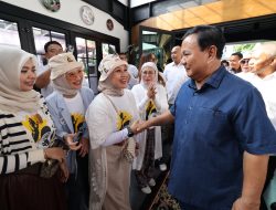Prabowo Terima Deklarasi Dukungan Emak-Emak dan Milenial ‘Matahari 08’ Sambut Pilpres 2024