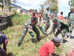 Peduli Kebersihan dan Kesehatan Lingkungan, Satgas 330 Kerja Bakti Bersama Warga