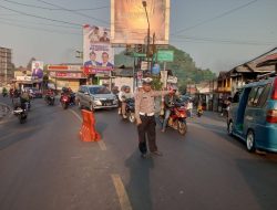 Wujud Pelayanan Masyarakat Wilayah Hukum Polsek Ciampea Polres Bogor Laksanakan Kegiatan Pengaturan Lalulintas Hindari Kemacetan dan Laka Lantas Bagi Pengguna Jalan Raya