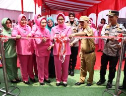 Dalam Rangka HKGB Ke-71, Ketua Bhayangkari Riau Nindya Resmikan MCK Di Desa Ganting Damai