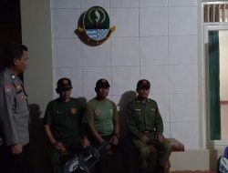 Bhabinkamtibmas Polsek Csr (cisarua) Polres Bogor Cek Pos Kamling Sampaikan Pesan kamtibmas Dari