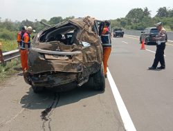 Sebuah Mobil Terlibat Kecelakan Tunggal di Tol Bocimi