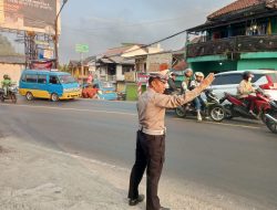 Personil Wilayah Hukum Polsek Ciampea Polres Bogor Laksanakan Kegiatan Pengaturan Lalulintas Sebagai Wujud Pelayanan Kepada Masyarakat