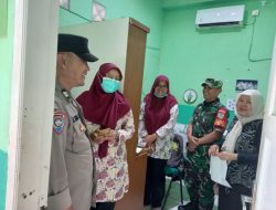 Bhabinkamtibmas Wilayah Hukum Polsek Dramaga Polres Bogor Bersama Babinsa Kunjungi Puskesmas Kampung Manggis Monitoring Wilayah Aman Kondusif