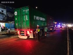 Terobos Rambu Larangan, Truck Ditilang Unit Lantas Polsek Tualang