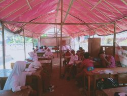 Miris Belajar Siswa Di SD Negeri Bantargebang KBMnya Terbuat Bangunan Tenda Terpal