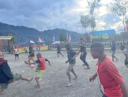 Sore Sehat dan Ceria di Tanah Surga Papua (SUGAPA), Satgas 330 Main Bola Bersama Anak-Anak Intan Jaya