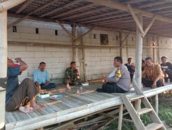 Babinsa Tambun Bersama Sekcam Tambun Utara Sosialisasikan Larangan Membakar Sampah
