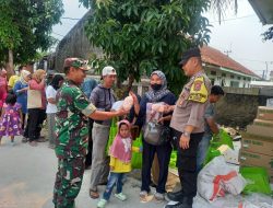 Sinergitas TNI – POLRI Wilayah Hukum Polsek Dramaga Laksanakan Pengawasan Dan Monitoring Penyaluran Bansos Pangan Untuk Keluarga Rentan Stunting Dan Beri Pesan Kamtibmas