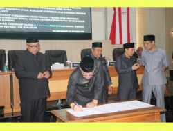 Dalam Rapat Paripurna DPRD Sukabumi, Bupati Sukabumi Jelaskan Raperda Tentang Penyertaan Modal Daerah Kepada PDAM TJM