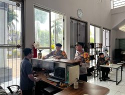 Kasat Samapta Bersama Kaposko OMB Monitoring Wilayah Kunjungi Kantor KPU dan Bawaslu Kabupaten Bogor DALKA Pengecekan Situasi Keamanan Menjelang Pemilu Tahun 2024