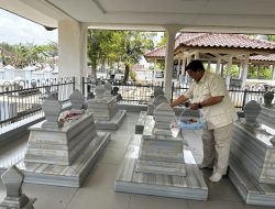 Prabowo Pulang Kampung ke Banyumas, Ziarah Makam Kakek dan Eyang Putri