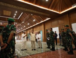 Tinjau Pembangunan Gedung Akmil, Prabowo Sapa Pekerja Proyek: Terima kasih, Kerjanya Bagus