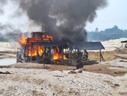 23 Unit Rakit PETI di Pulau Pramuka Dimusnahkan Polisi 