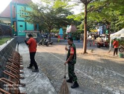 Begini Cara Babinsa Kelurahan Jebres Dalam Menjaga Kebersihan Lingkungan