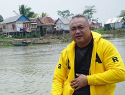 Serap Aspirasi Warga, Caleg DPR Ri Golkar Aga Khan Susuri Kawasan Pinggiran Sungai