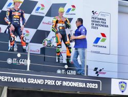 Ketua MPR RI Bamsoet Serahkan Trophy Juara Dunia Moto2 di Pertamina Mandalika International Circuit, Lombok