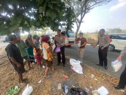 Jumat Berkah, Ditpamobvit Polda Banten Berbagi Nasi Kotak dan Beras Kepada Masyarakat