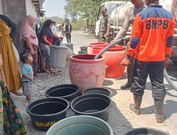 Polsek Praya Tengah Bersama PMI Dan BPBD Kabupaten Lombok Tengah Salurkan Air Bersih