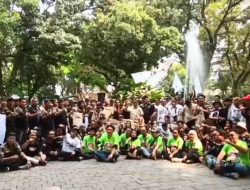 Usai Hantar Capres dan Cawapres 2024 Prabowo – Gibran Ke KPU, Anton Charliyan Pimpin Deklarasi Sejumlah Relawan Pendukung