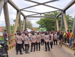 Polres Sintang Amankan Aksi Unjuk Rasa di Pertigaan Jembatan Kapuas