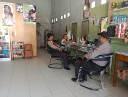 Personil Piket Polsek Air Besar Berikan Himbauan Kamtibmas dan Pemilu Damai
