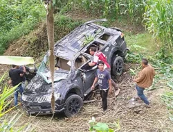 Pajero Masuk ke Jurang 15 Meter di Sumut, Pasutri Lolos dari Maut