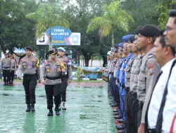 Dalam Guyuran Hujan, Kapolres Siak Pimpin Apel Gelar Pasukan Dalam Rangka Kesiapsiagaan Pengamanan Tahap Kampanye Pemilu 2024