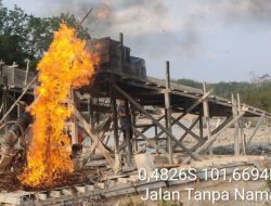 Respon Cepat, Polsek Benai Musnahkan 4 Unit Rakit PETI di Sungai Batang Kuantan