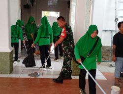 Koramil 1907/Bungursari Gotong Royong Bersama Bersihkan Tempat Ibadah