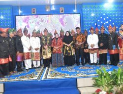 Pj Gubernur Agus Fatoni dan Pj Ketua TP PKK Sumsel Tyas A. Fatoni Diberi Gelar Adat oleh Kabupaten OKU Timur
