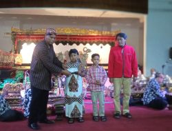 Penutupan Festival Wayang di tandai dengan Penyerahan Dana Apresiasi Untuk Para Dalang Cilik