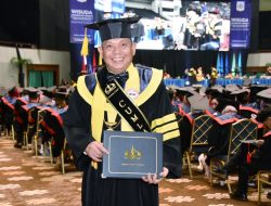 Kepala Bakamla RI Sandang Gelar Doktor, Hingga Predikat Cum Laude